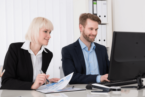 kvinde-mand-hr-rekrutteringssystem-hrm-nordic-com.png